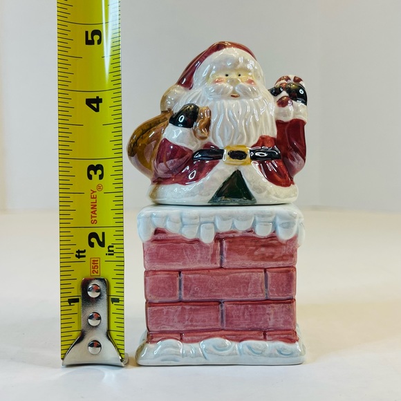 Santa on Chimney Salt and Pepper Shaker Set - Picture 3 of 8